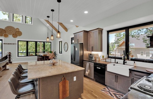 Chapin House | Luxurious Lakefront retreat with own private dock.