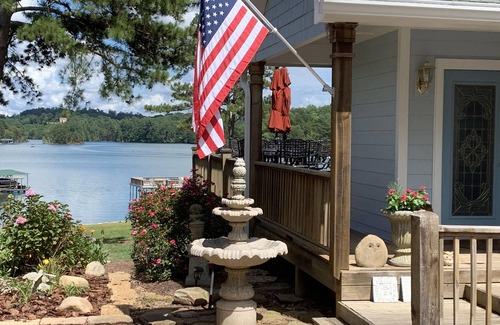 Dawsonville House | LUXURIOUS LAKEFRONT HOME, UNOBSTRUCTED VIEWS OF LAKE LANIER, NEAR ATTRACTIONS