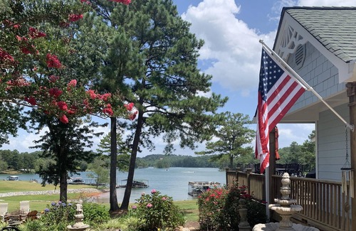 Dawsonville House | LUXURIOUS LAKEFRONT HOME, UNOBSTRUCTED VIEWS OF LAKE LANIER, NEAR ATTRACTIONS