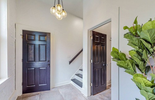 Smoketown Jackson House | ♥Luxurious Large Home w/ Private Yard Near Nulu