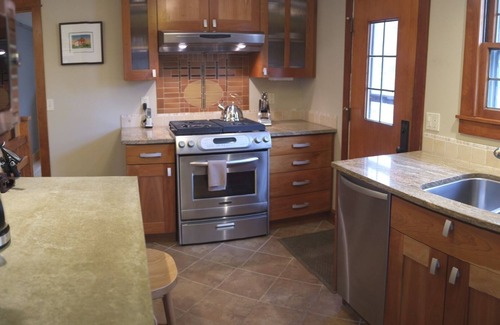Spring Harbor House | Luxurious Living 1 Block from Lake.