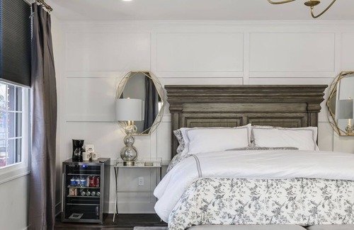 Parkville Apartment | ☆Luxurious Living ☆ Historic Main Street