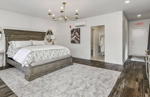 Parkville Apartment | ☆Luxurious Living ☆ Historic Main Street