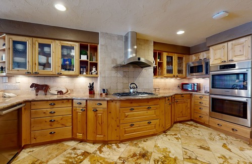 Steamboat Springs Condo | Luxurious lodging within walking distance of slopes w/shared pool/hot tub