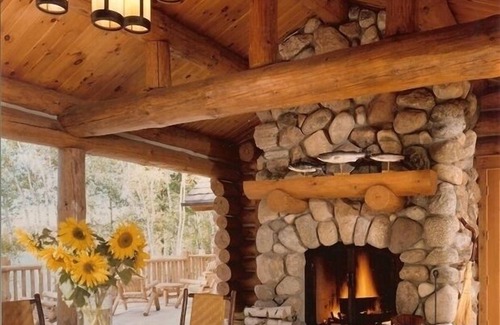 Charlevoix House | Luxurious Log Home on Private Lake just 10 minutes from charlevoix