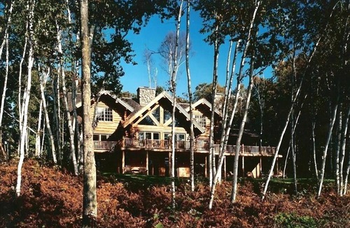 Charlevoix House | Luxurious Log Home on Private Lake just 10 minutes from charlevoix