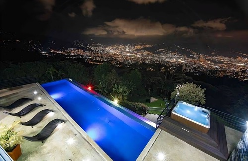 Envigado House | Luxurious mansion with view of all medellin! ideal house for a group of friends.