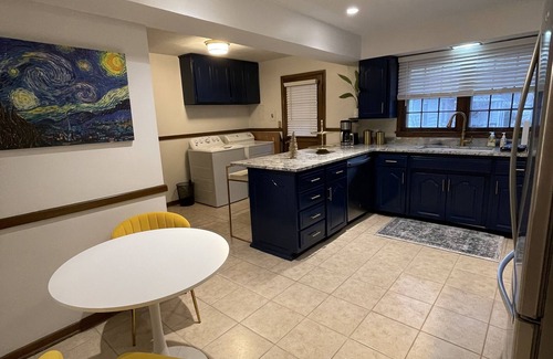 Springfield House | Luxurious Marilyn’s Mansion in the heart of Springfield!
