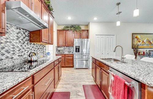 White City House | Luxurious Master Suite Retreat with Private Attached Bathroom in Port St Lucie