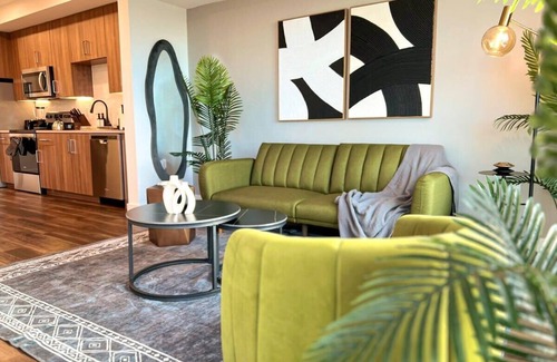 Beverly Hills Apartment | Luxurious Mid-Hollywood (City View+Free Parking) 10min to Universal Studios
