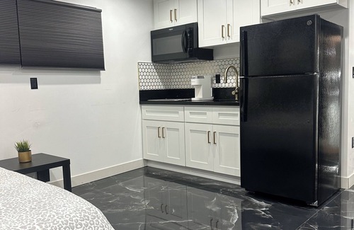 Del Aire Apartment | luxurious mini penthouse just 2 miles from LAX