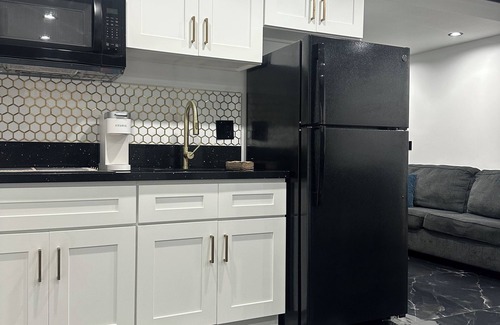 Del Aire Apartment | luxurious mini penthouse just 2 miles from LAX