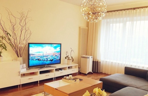 Downtown Beijing Condo | Luxurious Modern 2bd in <3 of CBD