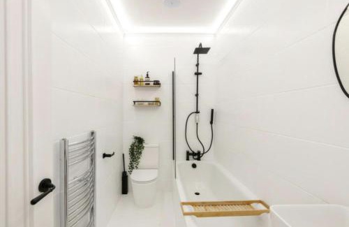 Westbourne Apartment | Luxurious modern flat in charming Little Venice