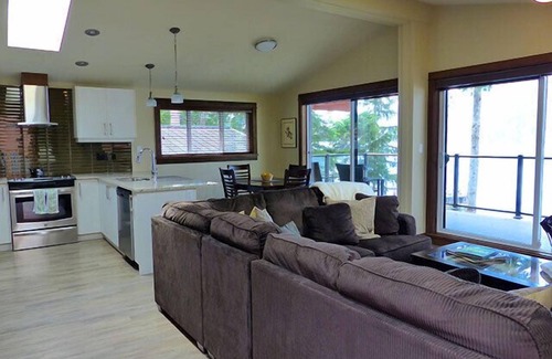 Port Renfrew Cottage | Luxurious Modern Oceanfront Cottage in Port Renfrew