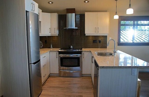 Port Renfrew Cottage | Luxurious Modern Oceanfront Cottage in Port Renfrew