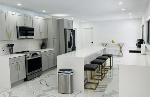 Coral Springs House | Luxurious Modern House in the beautiful city of Coral Springs Fl