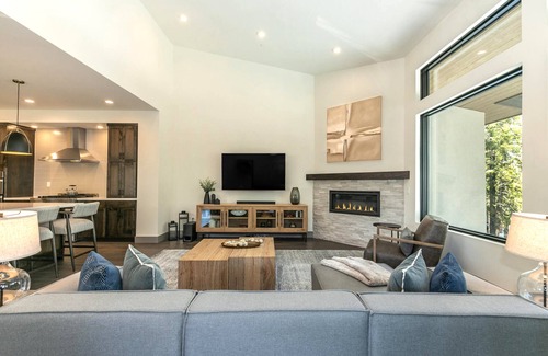 Truckee House | Luxurious Mountain Modern