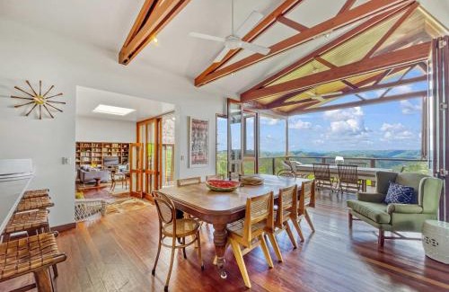Booroobin House | Luxurious Mountain Retreat near Maleny