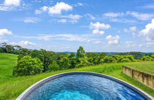 Booroobin House | Luxurious Mountain Retreat near Maleny