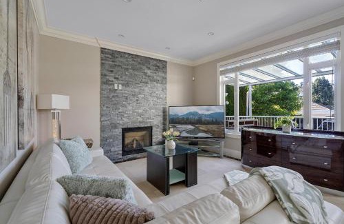 Arbutus Ridge House | Luxurious Multi-Family Home in Vancouver West, 10 Mins Downtown