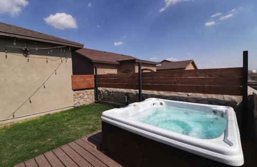 El Paso House | Luxurious NEW 3Bedroom Home w/Hot tub & Cozy Patio