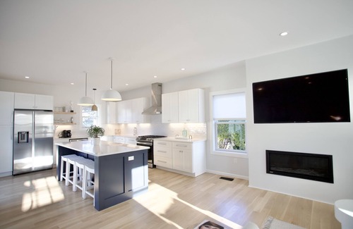 Devon House | Luxurious New construction steps from the sandy beach