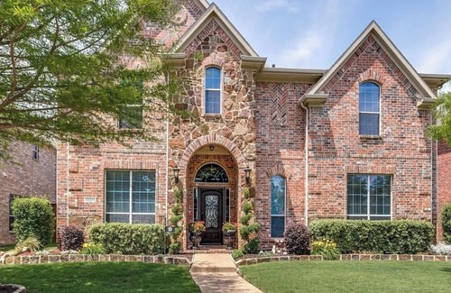 Frisco Villa | Luxurious Oasis in Frisco with Heated Pool, Jacuzzi, Media Room &Grill.