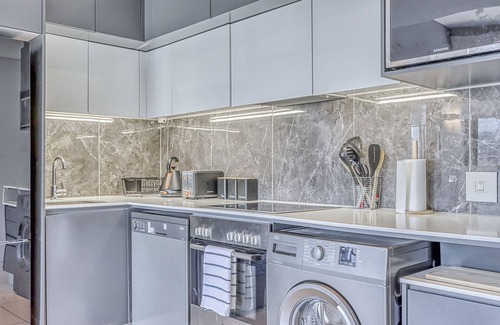 Sandown Apartment | Luxurious One Bedroom Apartment at Capital On Park, Sandton