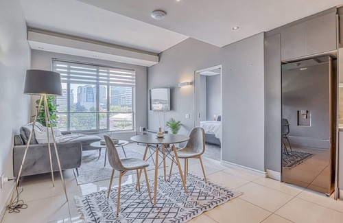 Sandown Apartment | Luxurious One Bedroom Apartment at Capital On Park, Sandton