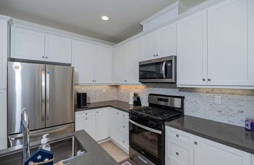 Ontario Apartment | Luxurious Ontario Townhouse Ideal Family Retreat