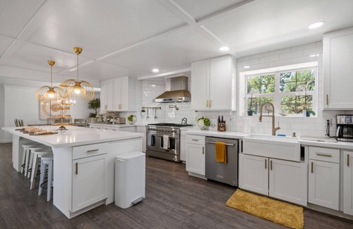 Bluffdale Villa | Luxurious Orchard Villa | Double Pickleball | Spa