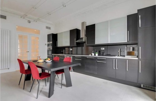 8th Arrondissement Apartment | LUXURIOUS PARISIAN RETREAT: ONE-BEDROOM APARTMENT IN CHAMPS-ÉLYSÉES
