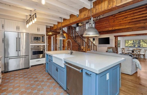Prescott Cabin | Luxurious & Peaceful Cabin Retreat nestled in the Pines. Escape to PineSong!