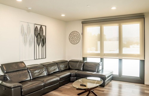 Pico - Robertson Apartment | Luxurious Penthouse In Beverly Hills - Sleeps 10