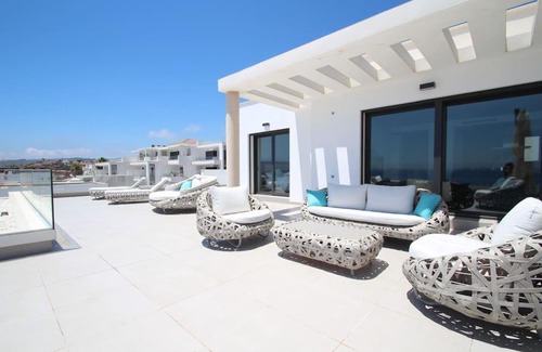 San Roque Apartment | Luxurious Penthouse with Huge Panoramic Terrace