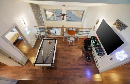 East Stroudsburg Apartment | Luxurious Poconos Retreat - Hot Tub, Sauna, Games