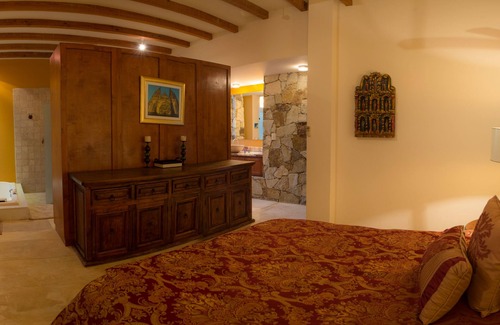 El Centenario House | Luxurious Private Home! Pool, Hot Tub, Sea and Mountain Views
