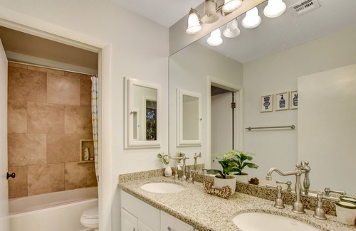 Rancho Oakey House | Luxurious & Private | Mins to Strip, Pool, HotTub