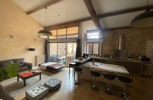 Eyragues Apartment | Luxurious Provencal apartment, charming terrace & calm. Village center Eyragues