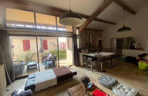 Eyragues Apartment | Luxurious Provencal apartment, charming terrace & calm. Village center Eyragues