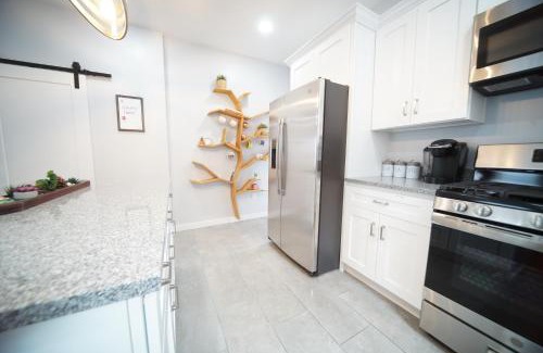 Delta House | Luxurious Renovated Gem in Convenient Location!