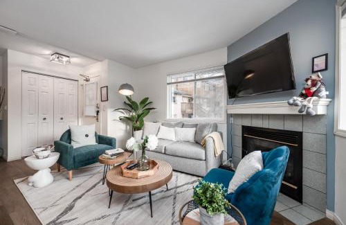 Harvie Heights Apartment | Luxurious Retreat/Hot Tub/Mountain View/4 Beds