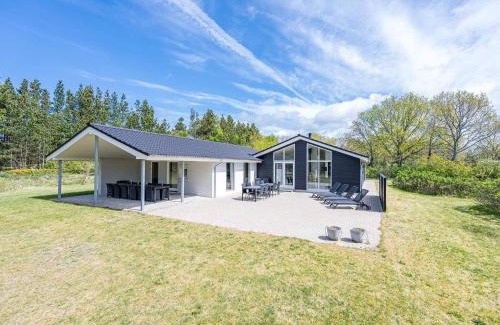 Henne House | Luxurious Retreat in Henne Strand-By Traum