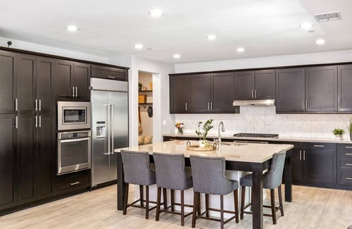 San Marcos House | Luxurious Retreat – Minutes to Beaches, Legoland, Views & All San Diego Offers!