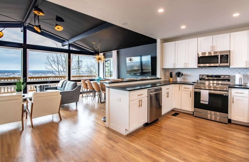Redmont Park House | Luxurious Retreat w/Stunning Views | Sleeps 16