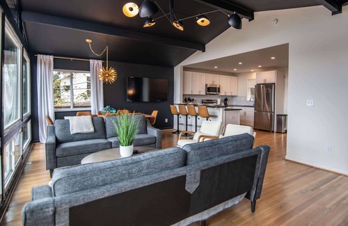 Redmont Park House | Luxurious Retreat w/Stunning Views | Sleeps 16
