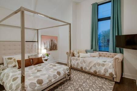 Edgehill House | Luxurious Rooftop Home in Nashville