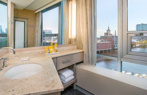 West End Hotel | Luxurious Room in the Heart of Cambridge: Ideal for College Visits w/Family