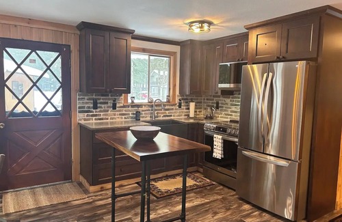 Hoodsport House | Luxurious Rustic cabin close to lakes, sound and Olympic National forest hiking